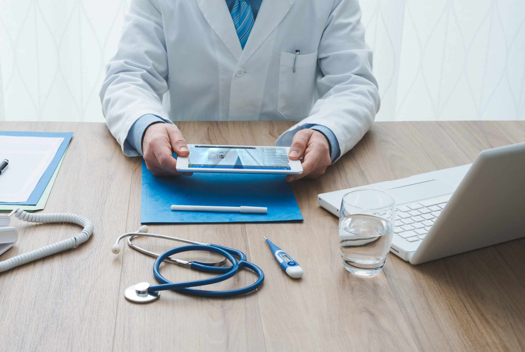 doctor using Mimeo Print Platform on tablet